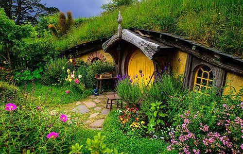 你是否和我一样曾经幻想着能够生活在霍比特人的木屋里,抑或是童话里