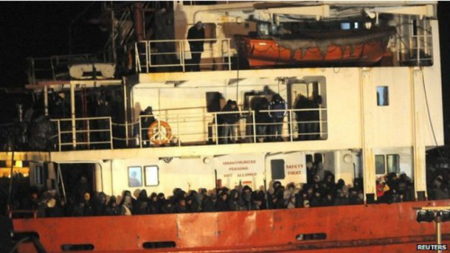 意大利一周内已经发现了两艘载有大批难民、无人驾驶的轮船出现在其海岸。