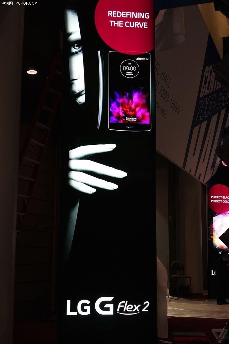 新曲面屏 LG G Flex 2宣传海报现身CES
