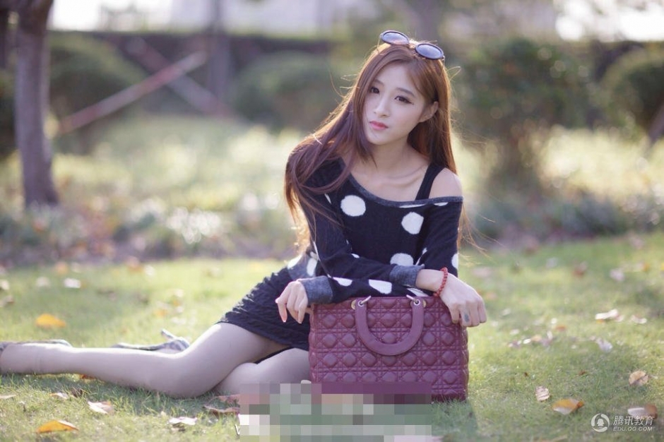 湖北美女获封上戏校花 单身平模爱写作(组图)