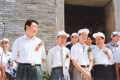 1997年6月30日,习近平出席林则徐出生地、故居、纪念馆等修复竣工仪式。