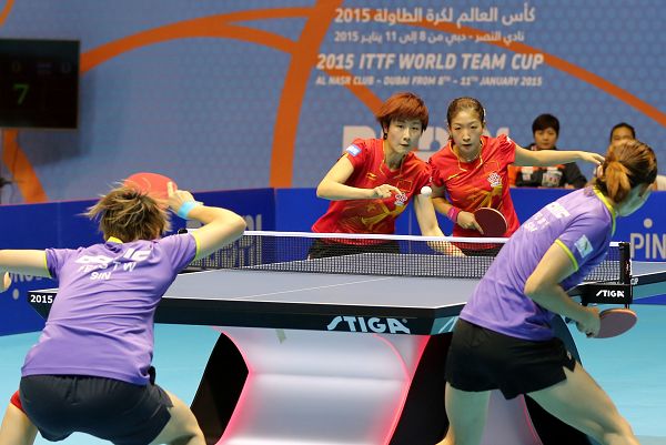 图文:中国女乒3-0新加坡世界杯 新加坡队丁宁刘