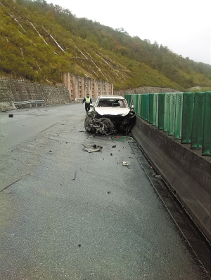 大保高速发生7起"自己把车开翻了"事故 省气象台昨发道路结冰黄色预警