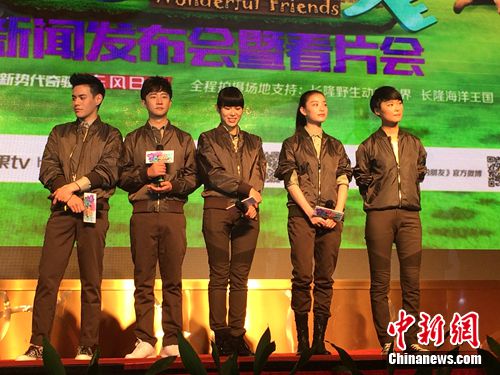 从左至右:杜天皓,黄轩,胡杏儿,倪妮,李宇春