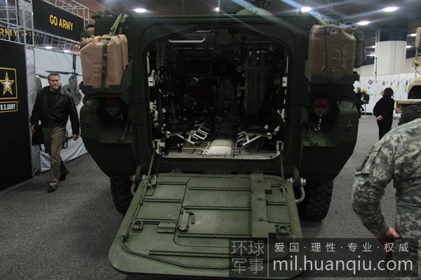 北美车展上卖起履带式步战车(1/11)(组图)