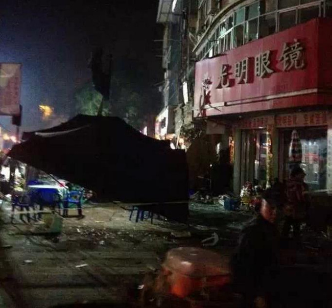 广西宁明县街头发生大爆炸死亡6人 现场残肢惨不忍