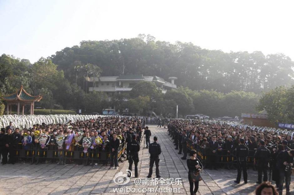 姚贝娜追悼会举行 歌迷含泪送别(组图)