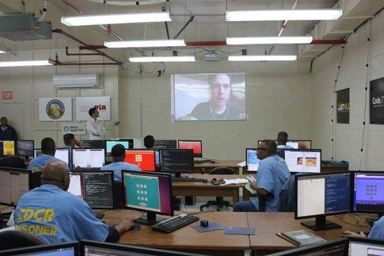 美国监狱也开始教计算机编程!