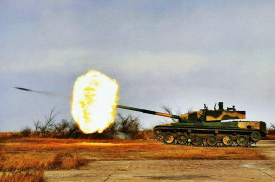 解放军新一代坦克炮射导弹将列装 自动修正路