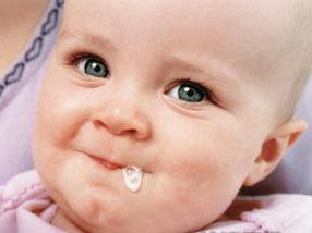 五招应对宝宝吐奶,宝宝正确的拍隔方法
