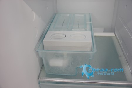 海尔BCD-640WAGM冰箱旋转制冰盒