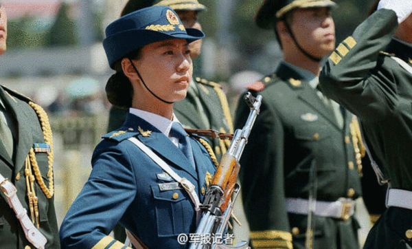 [转载] 三军仪仗队美女队长曝光:曾因身高错过大阅兵