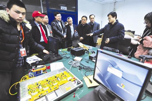创业起跑线_硬蛋布局VR开放平台让创业更“现实”
