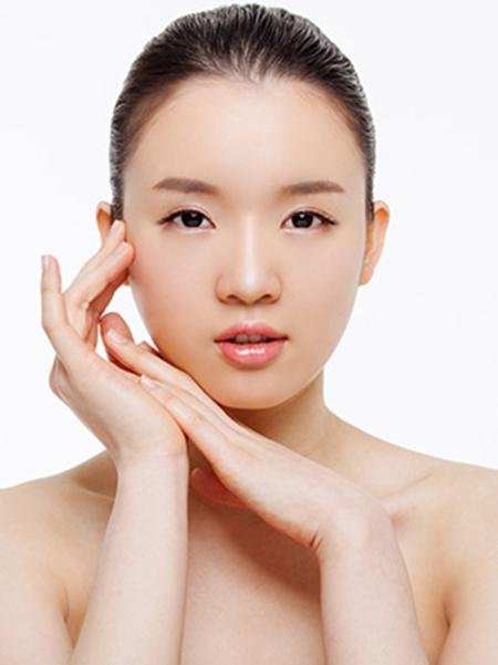 你是可以扮演学生妹的童颜美女?