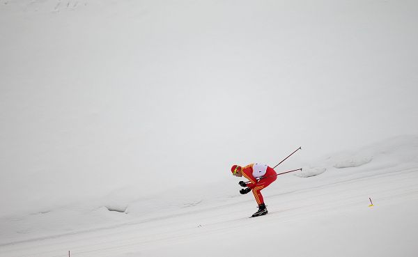 图文大冬会第四比赛日赵大龙在越野滑雪中