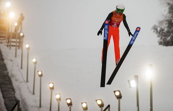 图文:大冬会跳台滑雪女子团体赛 马彤在决赛中