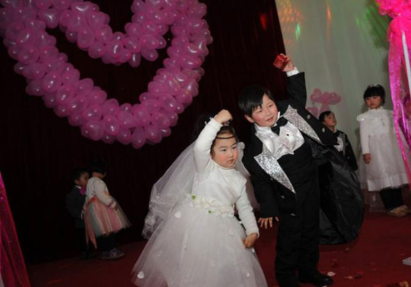 幼儿园集体婚礼_幼儿园举办＂集体婚礼＂称利于儿童性心理发展！