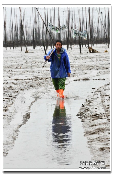 当然也必须注意安全:虽然有雨靴不怕脏,当也不能不怕"泥,因为此泥系