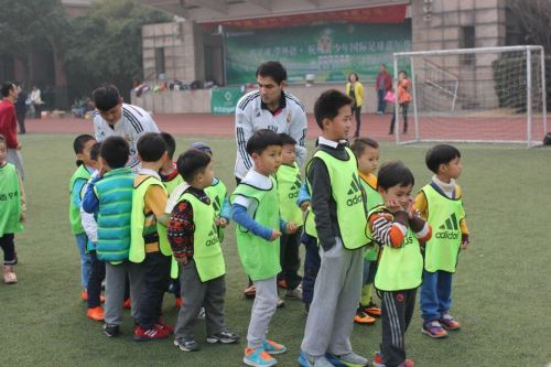让校园足球从娃娃抓起 杭州幼儿足球国际嘉年