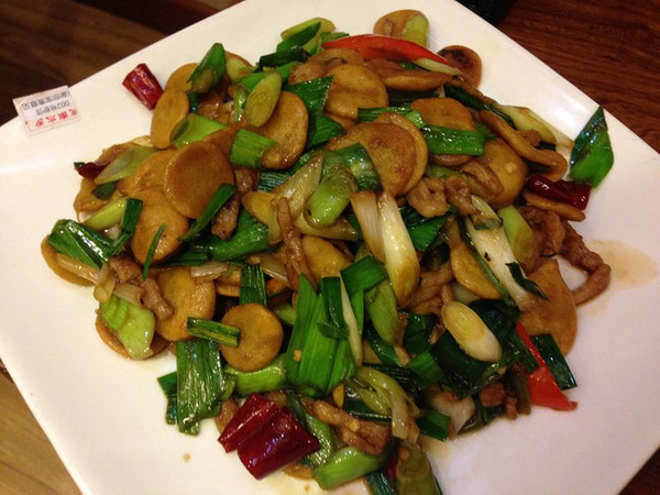 清炒马蹄,28米,新鲜的马蹄去皮炒,好吃,新鲜马蹄去皮是极麻烦的一件事