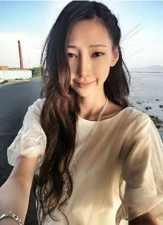 李荣浩前女友被曝光 被评最佳身材为《模特》原型(组图)
