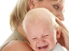 让宝宝啼哭可消除打嗝_ 打嗝是婴儿常见