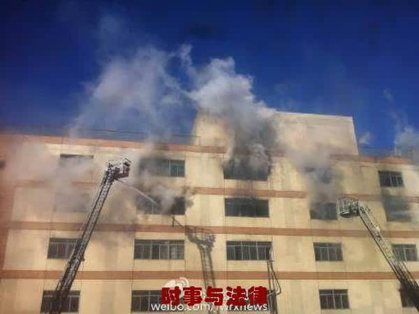 姜杰律师:百荣商场大火烧三天 商户损失谁来赔