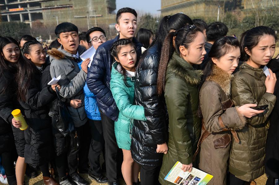 1月22日,在安徽艺术职业学院内,报考音乐学专业的考生在进行考前