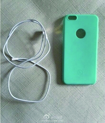 营业厅“等值”赠送的数据线和手机壳微博截图