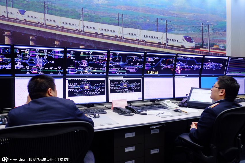 走进北京高铁调度室 报警3秒内发出减速信号(