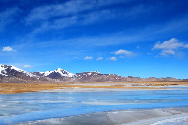 三江源林立的雪山