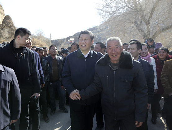 47年前，十五六岁的习近平，来到梁家河大队，开始了他艰苦却受益终生的插队岁月—住窑洞、睡土炕，忍耐跳蚤叮咬，与村民同吃同住，打坝挑粪、修公路、建沼气，在这里加入中国共产党，担任大队党支部书记……直到1975年秋天才离开这里，整整7年时间。
