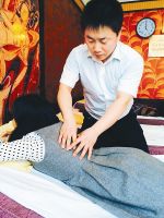 “哥,又有人点你的钟了!”在省城一家足道养生会所,服务员对着一个男子说。