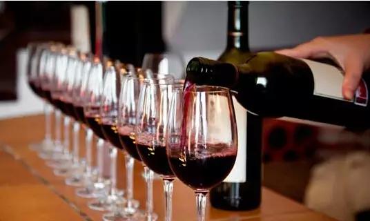 葡萄酒的垂直品鉴和水平品鉴是什么意思?
