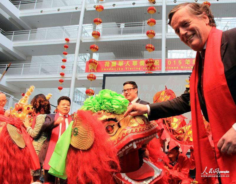 荷兰华侨华人庆祝2015年羊年春节(组图)