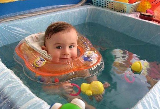 宝宝能带脖圈游泳吗?家长们都看看吧!