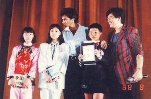 1988年刘谦获得“儿童魔术大赛冠军”
