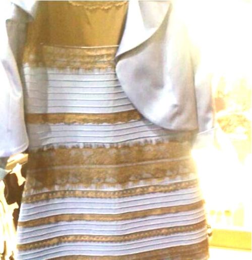 进一步过度曝光后的裙子颜色,更加趋向于"白色 金色",但这只是一种
