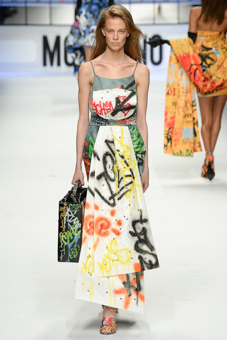 moschino2015秋冬米兰女装周秀场:将童趣进行到底