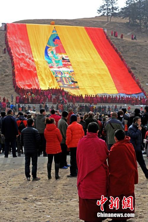 3月3日,农历正月十三,有着"世界藏学府"之称的甘肃拉卜楞寺举行晒佛节
