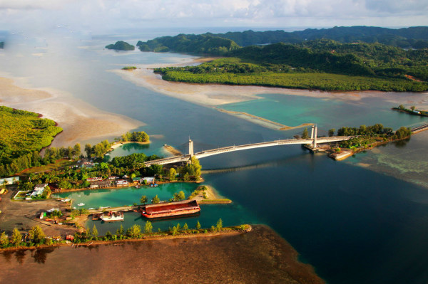 ▼连接科罗尔-巴贝达普两座岛屿的kb大桥
