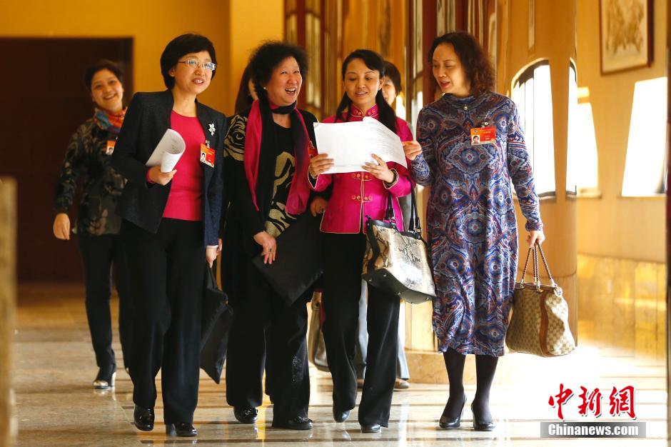 3月7日,全国政协十二届三次会议分组讨论政府工作报告.