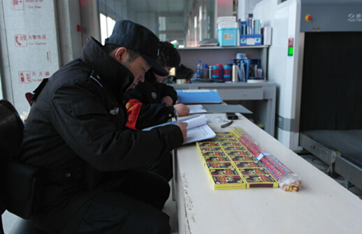邯郸:携带烟花爆竹乘车旅客将被处罚