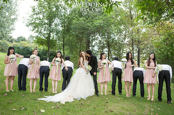伴娘伴郎鬼马pose合集,婚礼中不能缺少的精彩环节