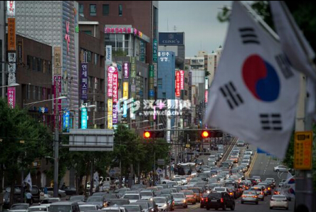 (韩国首尔的整容整形一条街。 CFP供图)