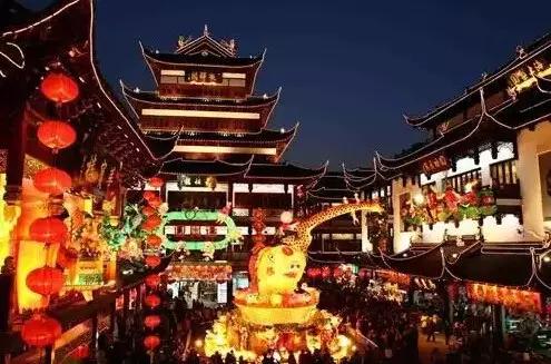 以营各种上海风味小吃知名,在城隍庙美食区这一带,甚至可称得上是