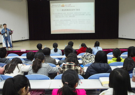 重庆人科政法学院学生宣讲团宣讲十八届四中全会精神