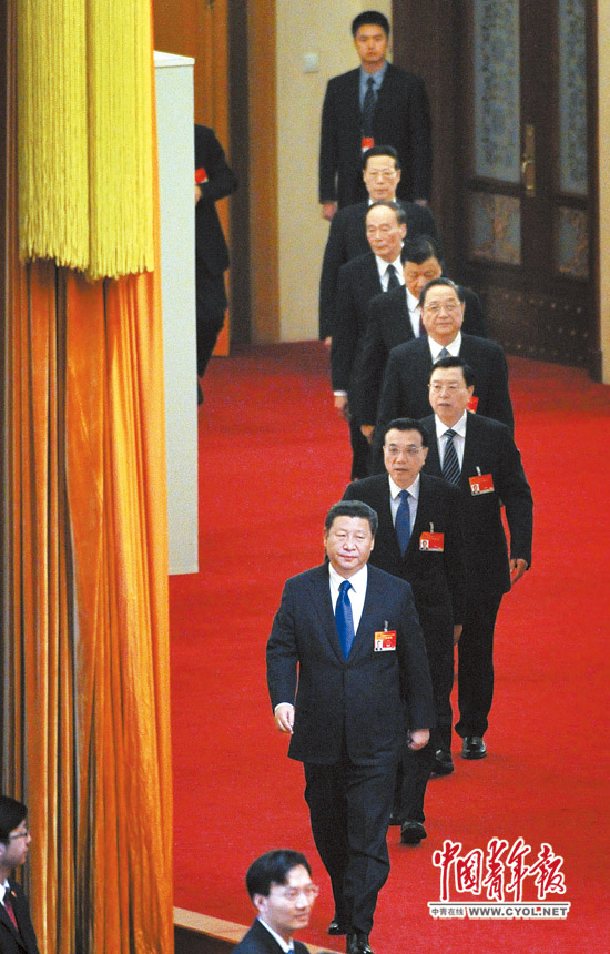 3月12日,在人民大会堂举行十二届全国人大三次会议第三次全体会议,习近平、李克强、张德江、俞正声、刘云山、王岐山、张高丽等党和国家领导人步入会场。