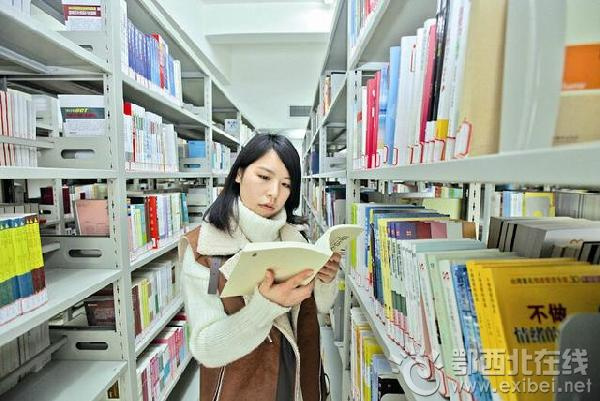襄阳大三女生3个月写15万字传记 正式出版发行