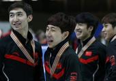 图文：短道世锦赛男子接力 中国队领奖台庆祝